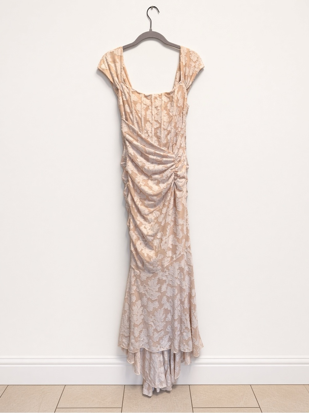 Elegant Ruched Lace Maxi Dress in Blush